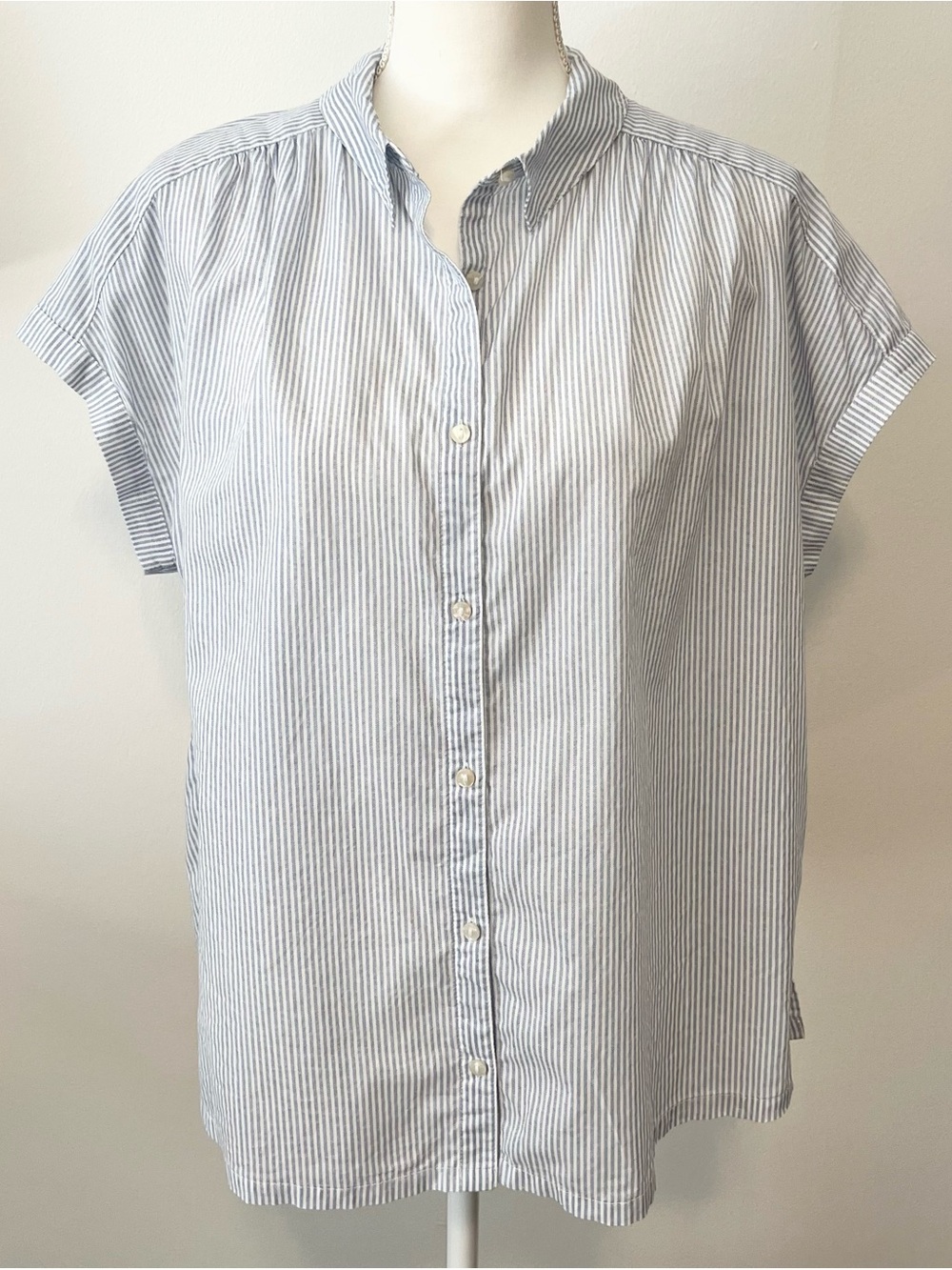 Lucky Brand Button Front Short Sleeved Striped Shirt. Blue/White Cotton. Size L